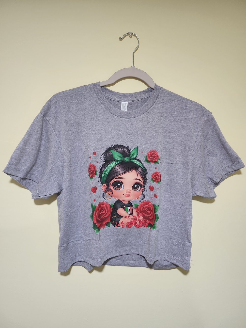 Cute Latina Girl Graphic Crop T-Shirt – Gray Crop Tee Size M